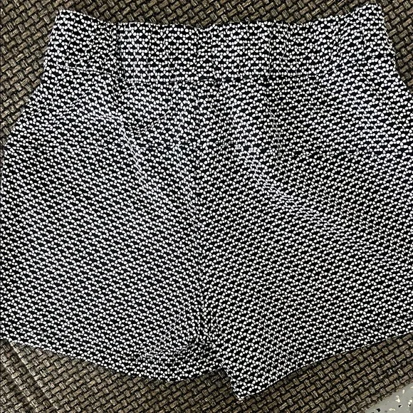 lululemon athletica Black and White Athletic Shorts - Picture 3 of 3